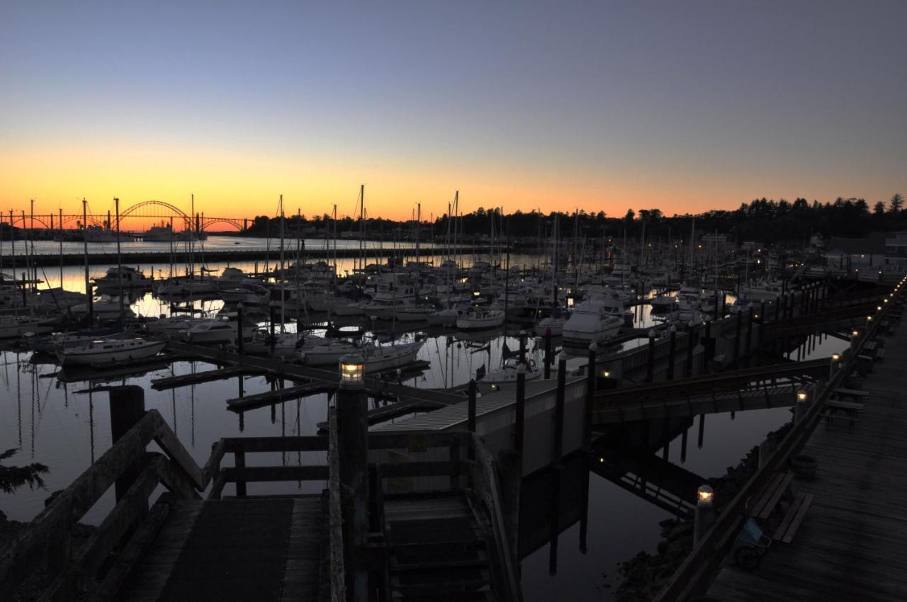 Embarcadero Resort Newport Exterior photo