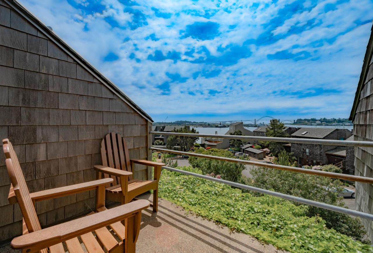 Embarcadero Resort Newport Exterior photo