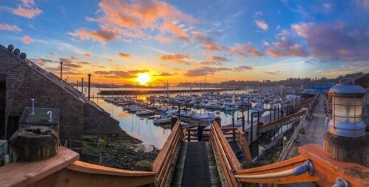 Embarcadero Resort Newport Exterior photo