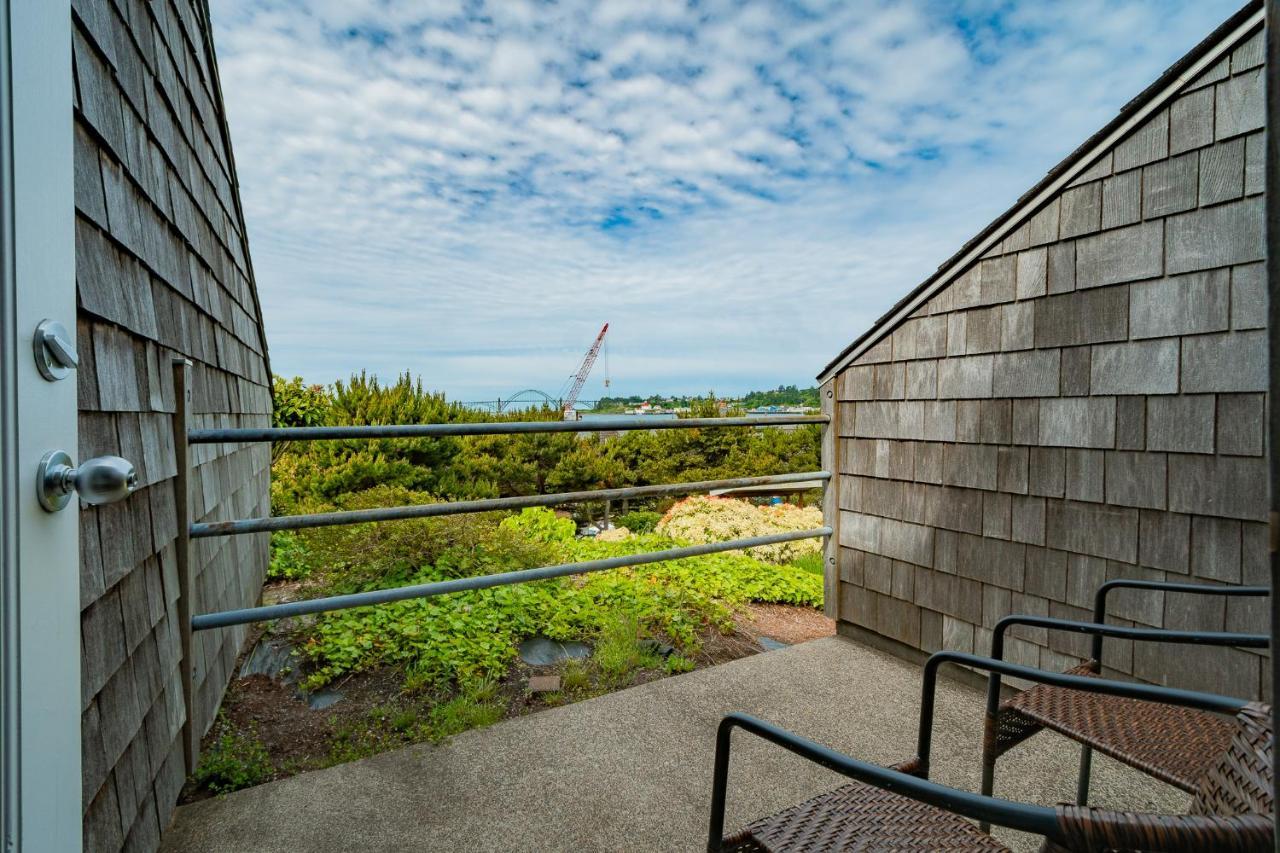 Embarcadero Resort Newport Exterior photo